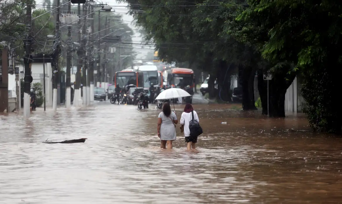 ​INMET emite alerta de chuva intensa para a região até sábado