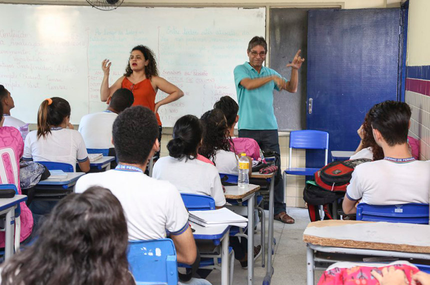 ​Terminam hoje as inscrições para vaga de intérprete de Libras na rede municipal de ensino