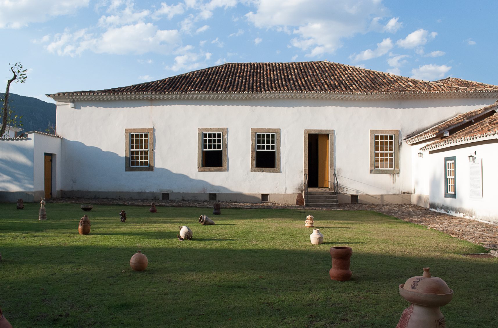​Museu Padre Toledo recebe lançamento do fotolivro “Territórios Sensíveis” neste sábado em Tiradentes