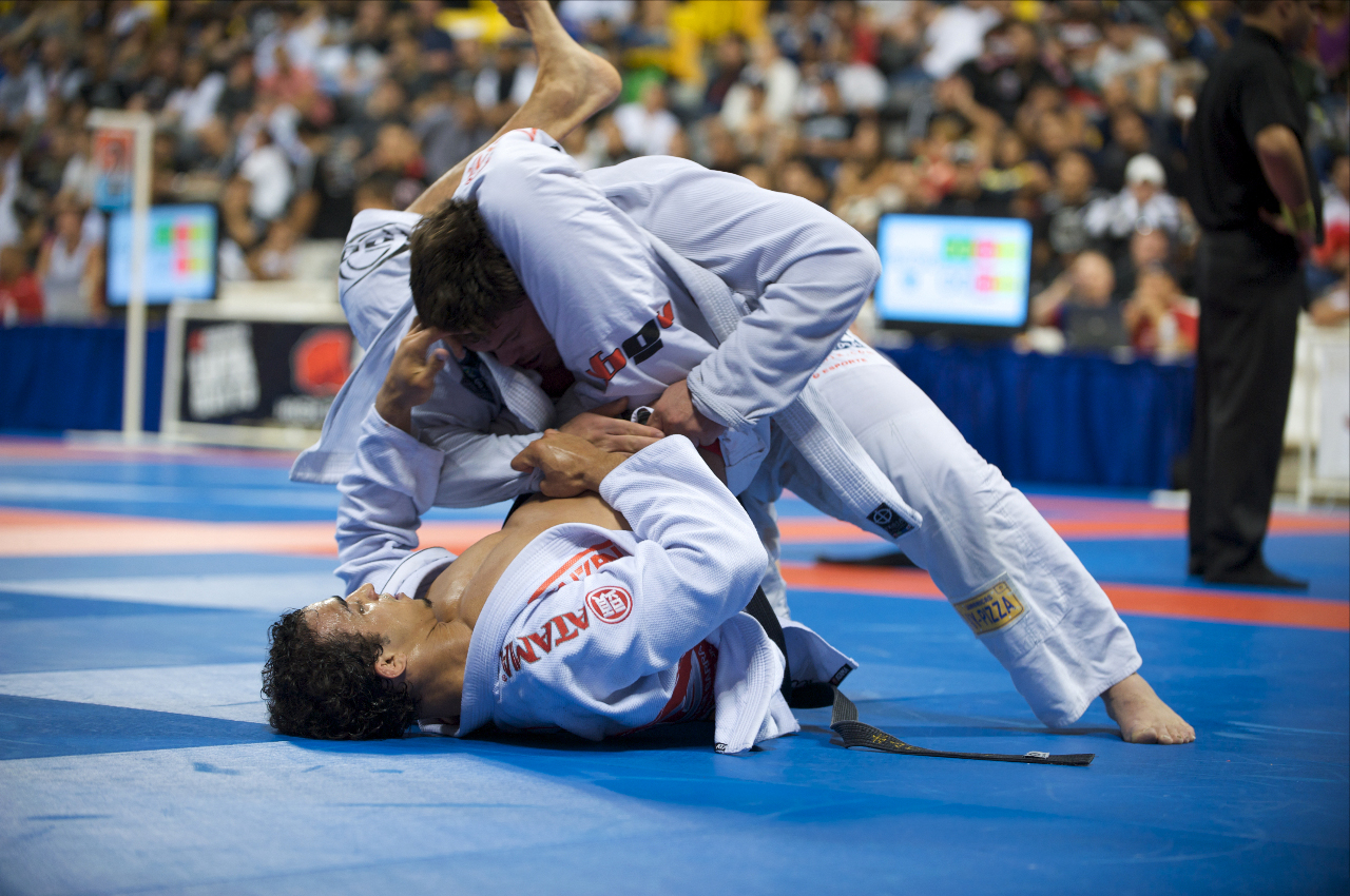 Tiradentes sedia 2ª Copa Interna de Jiu-Jitsu