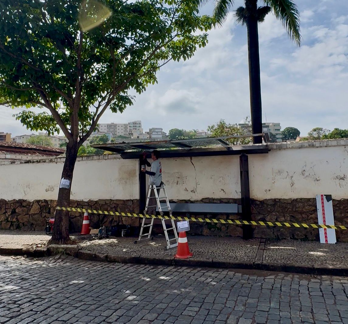 ​Reparos em pontos de ônibus de São João del-Rei geram questionamentos sobre efetividade das melhorias