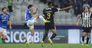 ​Cruzeiro vence o Atlético-MG e conquista o Mineiro em final marcada por briga e 23 expulsões