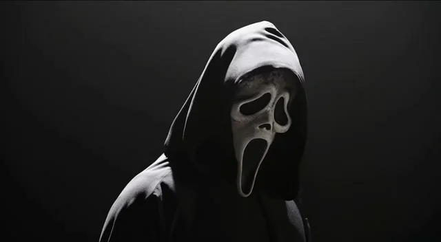 ​Suspeito com máscara de filme de terror participa de homicídio em Tiradentes