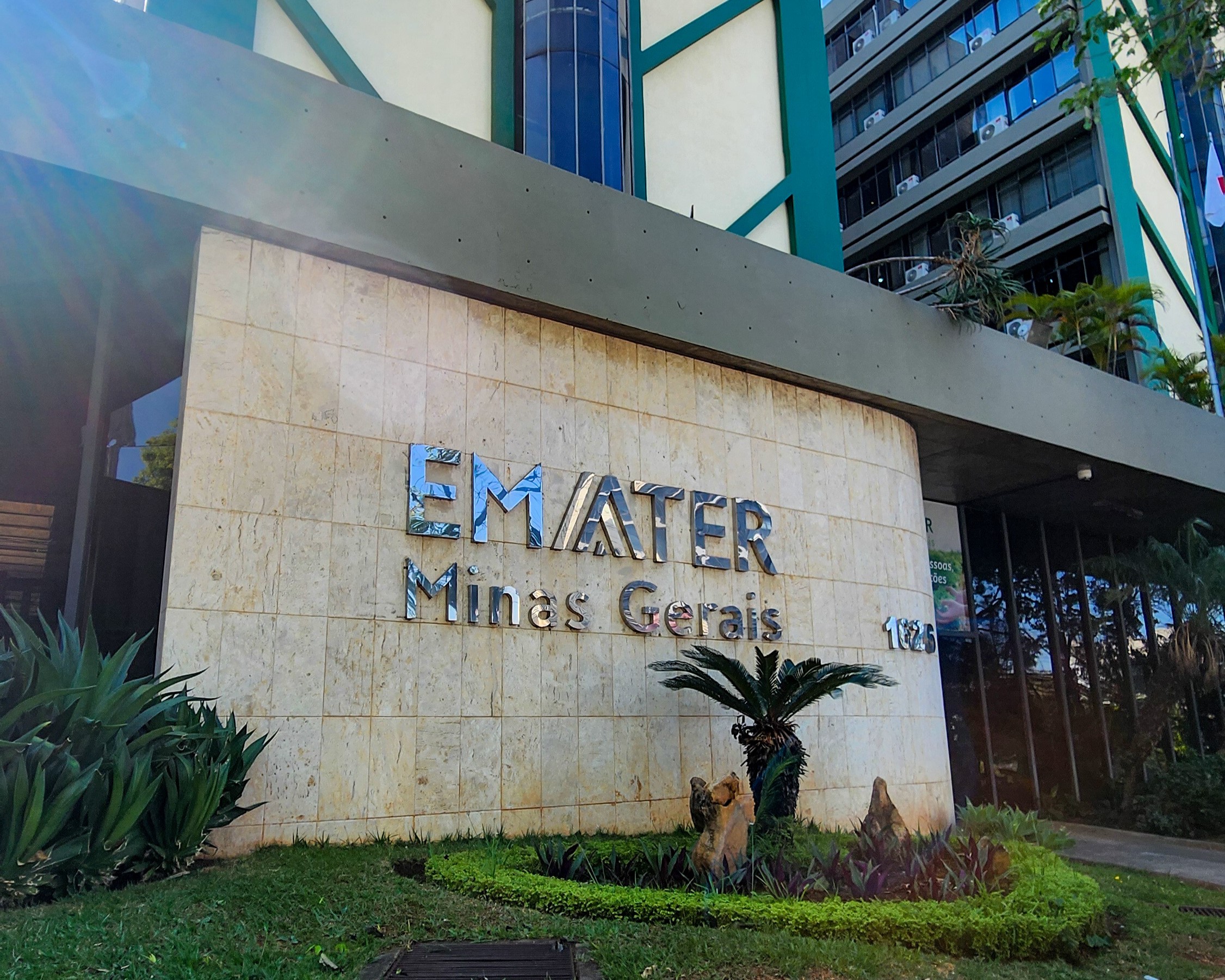 ​EMATER-MG abre concurso público com 120 vagas e salários de até R$ 7,3 mil