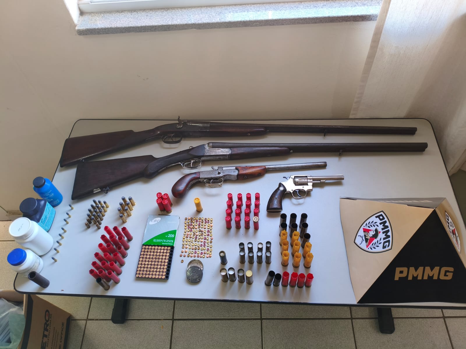 Operação apreende quatro armas e equipamentos de pesca ilegal em Arantina