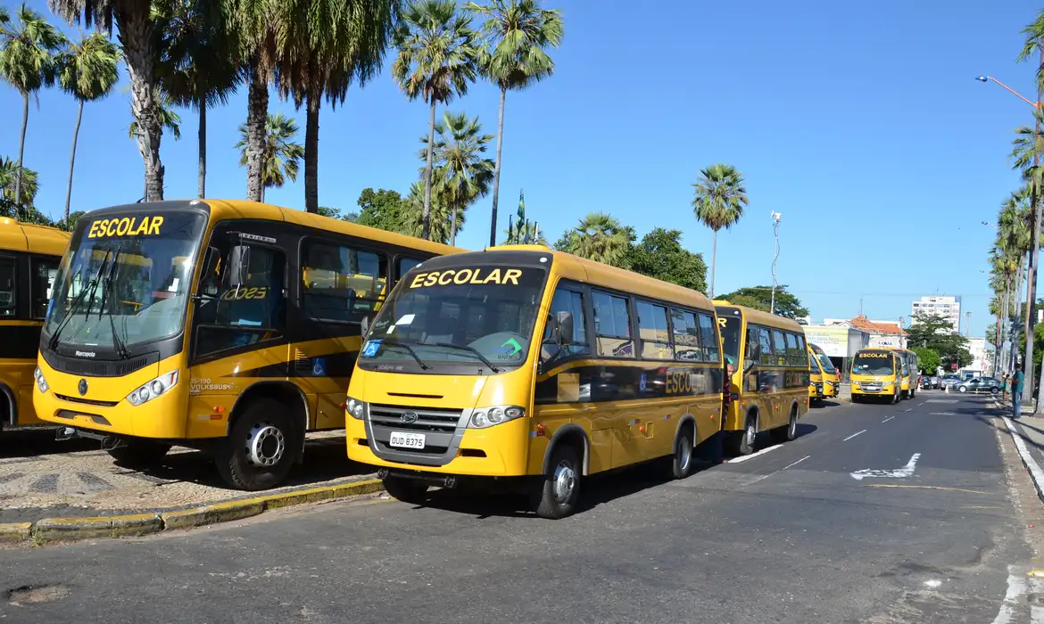 ​Inscrições para transporte escolar atendem estudantes universitários, IFs e escolas municipais em Conceição da Barra de Minas